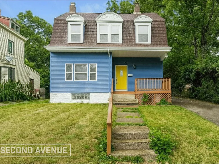 916 Fairbanks Ave — Photo 1