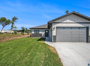 624 Harter Dr, Madison, SD 57042