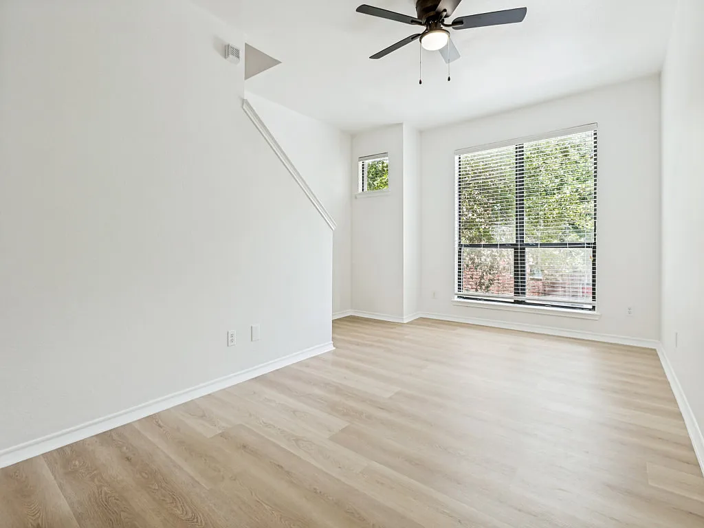 2 bed, 2.5 bath, 924 sqft, $1,695 — Photo 3