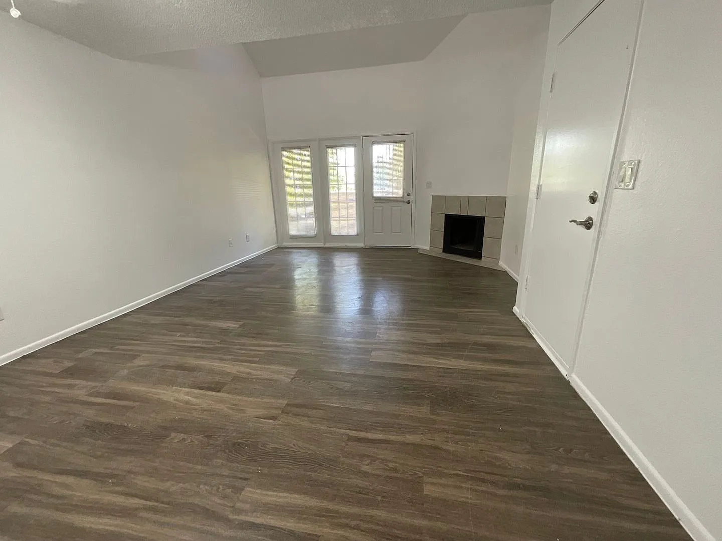 $0 First Month! Remodeled 2BR/2BA Condo in Central Mesa | Garage, Pool & Vaulted Ceilings — Photo 4