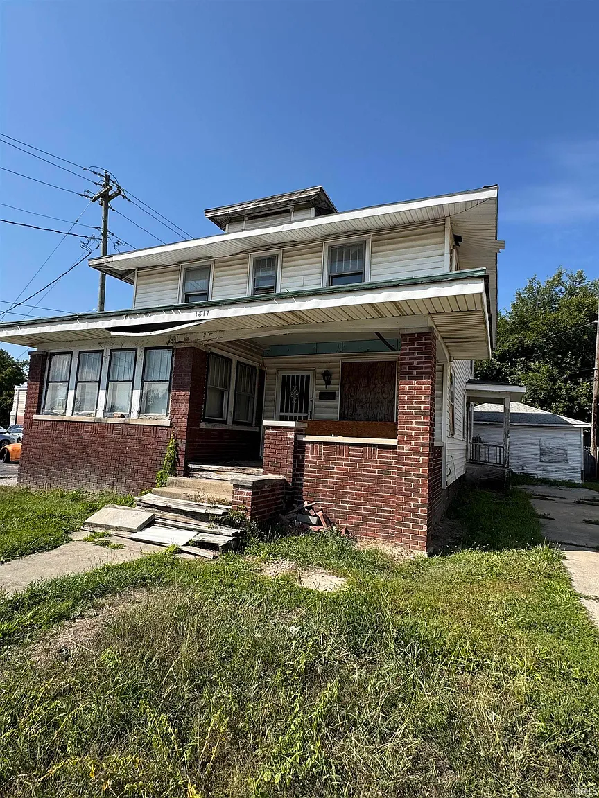 1817 E Pontiac St photo 1