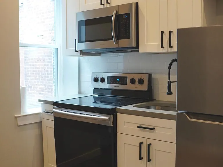 1764 Frankford Ave #1R — Photo 2