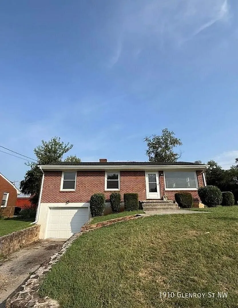 3 bed, 1632 sqft, $1,650 — Photo 1