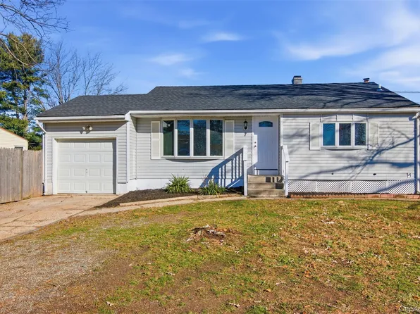 7 Chapel Hill Drive, Brentwood, NY 11717