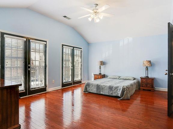 4th image of 1687 Oakbrook Lake Dr