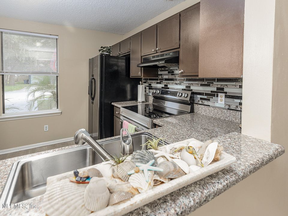 1st image of 1085 MIMOSA COVE Court