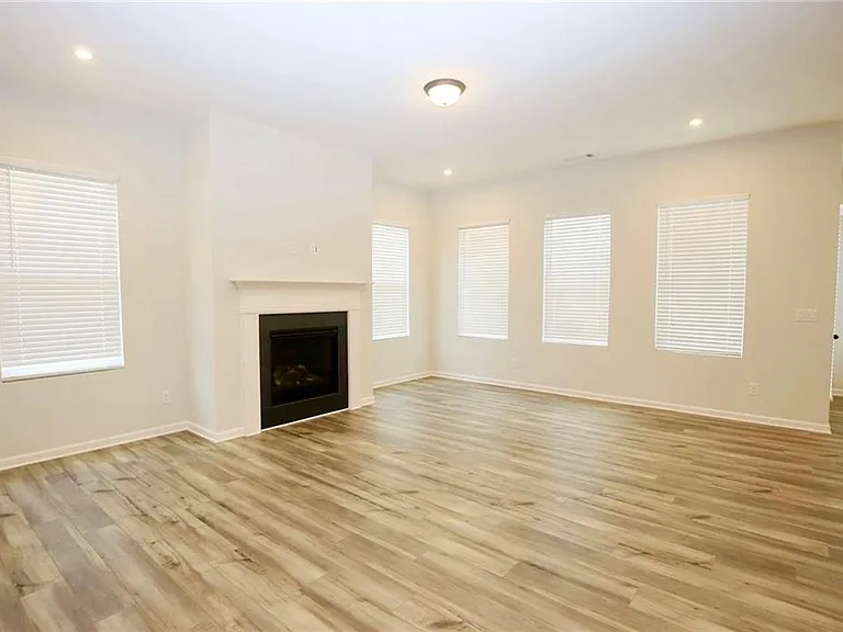 2225 Whistler Way NE — Photo 7
