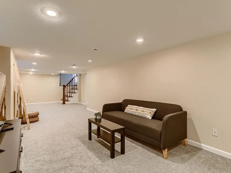 860 Adams St — Photo 13