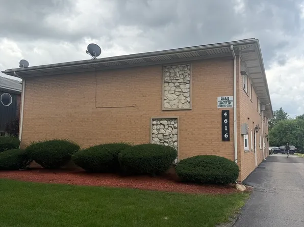 4616 Maple Ave APT 2D, Brookfield, IL 60513