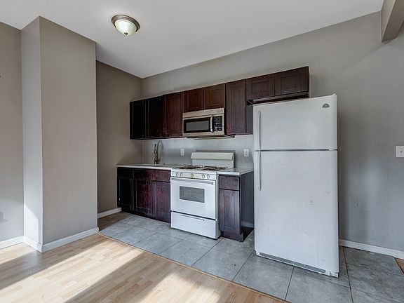 4th image of 32 Linden Ave