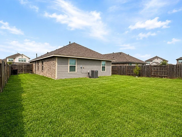 8734 Baywood Ct — Photo 10