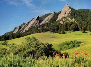 927 8th St, Boulder, CO 80302