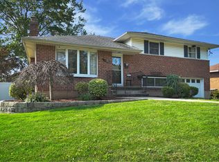 31 Lourae Dr, Massapequa Park, NY 11762