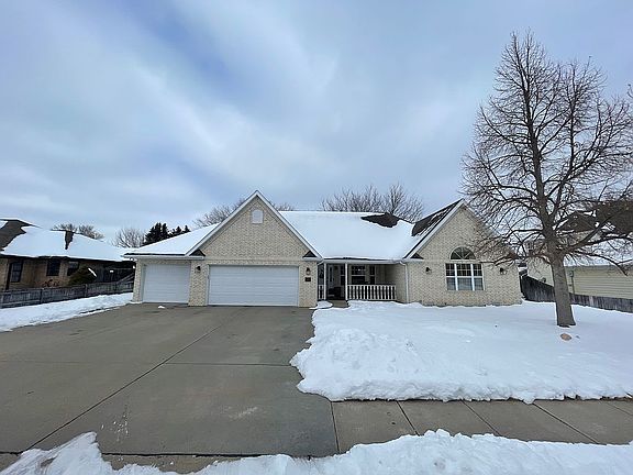 5th image of 1521 Cornhusker Cir