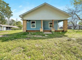 407 N College St, Lindale, TX 75771
