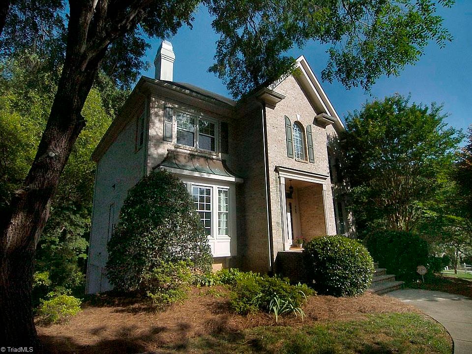 2nd image of 909 Brookmeade Dr