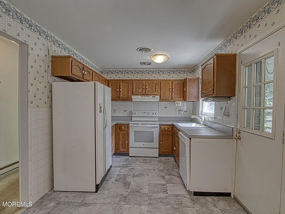 2nd image of 78 Yorktowne Parkway #A