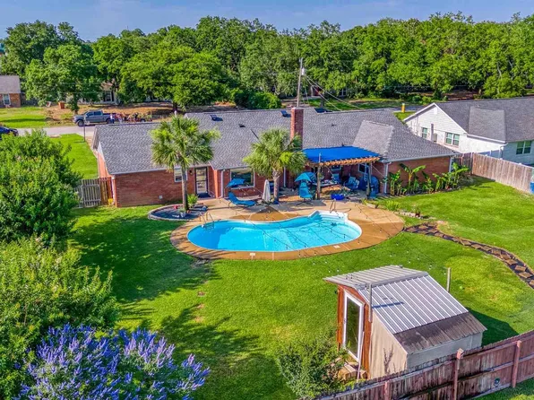 2913 Glenn St, Gulf Breeze, FL 32563