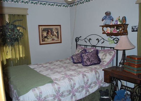 4th image of 2440 Stella St
