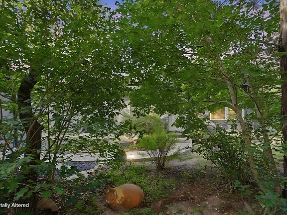 3rd image of 18406 Roundrock Rd