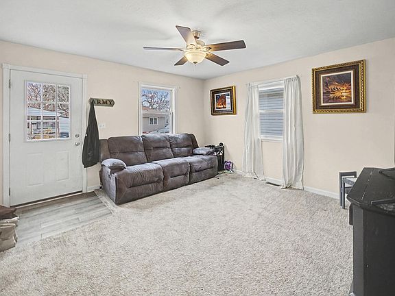 4th image of 907 Rowe St