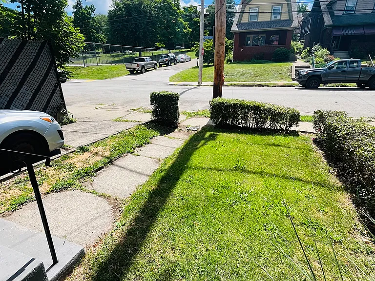 1437 N Saint Clair St — Photo 4