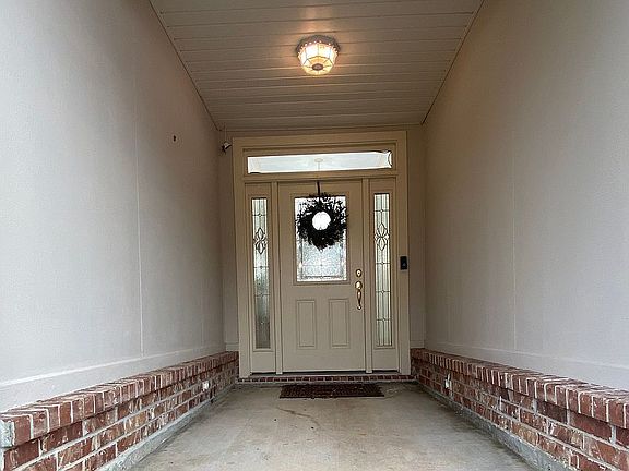 3rd image of 156 Woodburn Dr