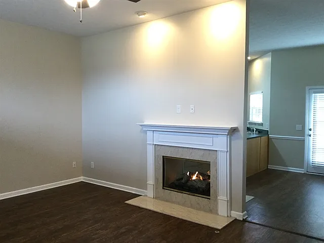 121 Luna Ln — Photo 8
