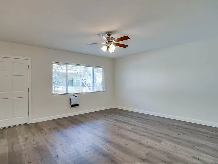 544 Evergreen St — Photo 5