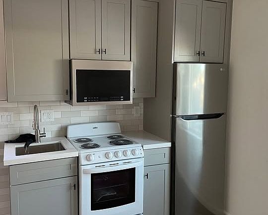 2nd image of 3633 Lake Ontario Dr
