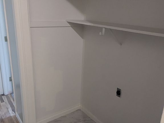 4th image of 905 Madison St #B