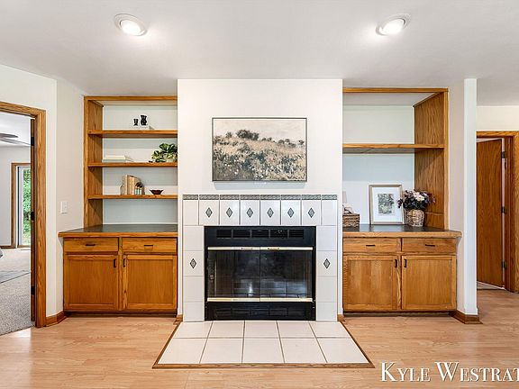 5th image of 2841 W 92nd St