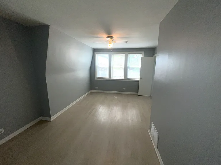 9147 S Woodlawn Ave — Photo 9