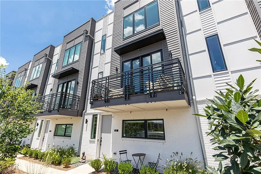 3 bed, 4.0 bath, 2486 sqft, $6,000 — Photo 3