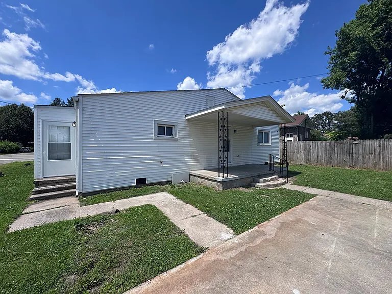 2230 Monroe St — Photo 21