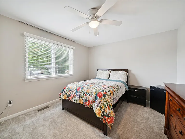 4976 Saddle Brook Ct — Photo 28