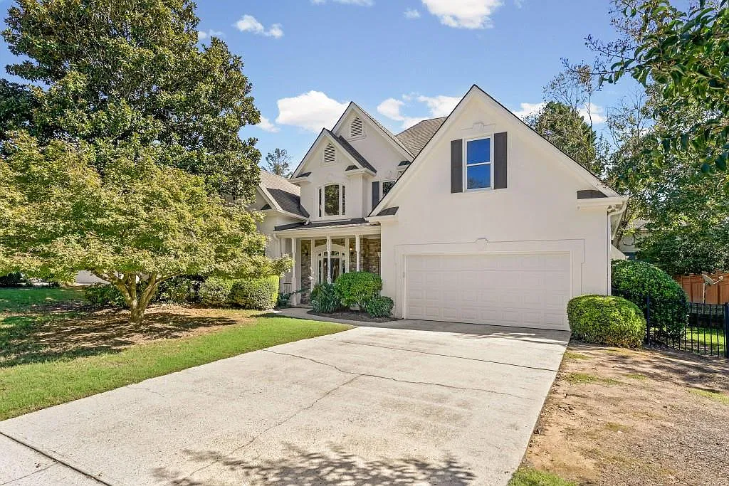 4 bed, 3.0 bath, 3400 sqft, $5,200 — Photo 1