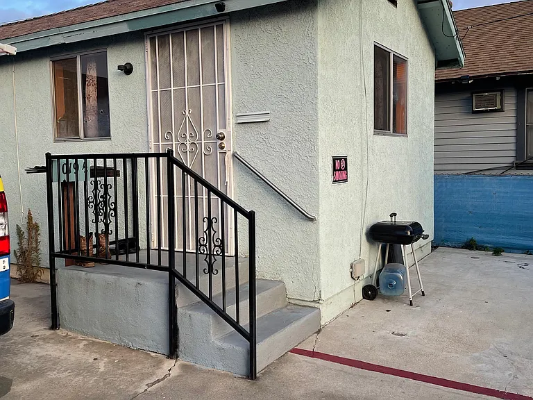1019 1/2 S Downey Rd — Photo 6