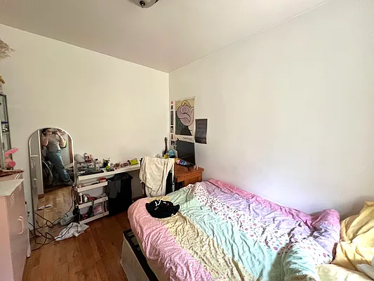 Rented by KNOCKKNOCK LLC | media 9