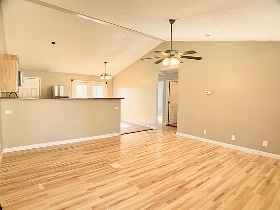 4th image of 43 Pinewood Dr