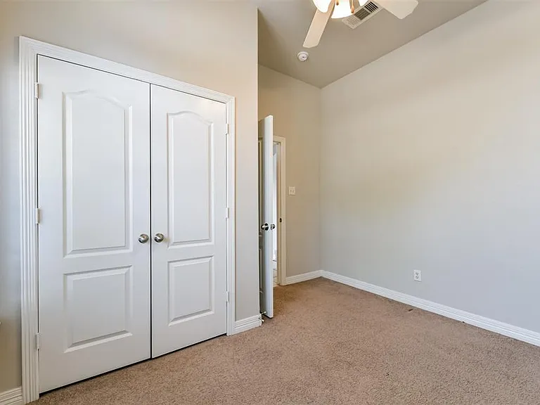 5802 Horse Prairie Dr — Photo 24