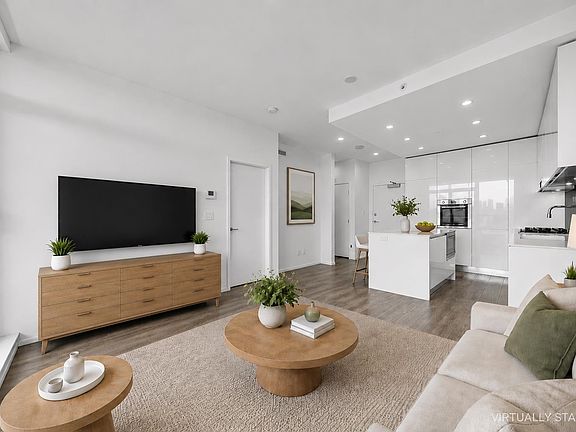 4th image of 4650 Brentwood Blvd #1704