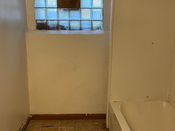 5th image of 315 Douglas Ave #315