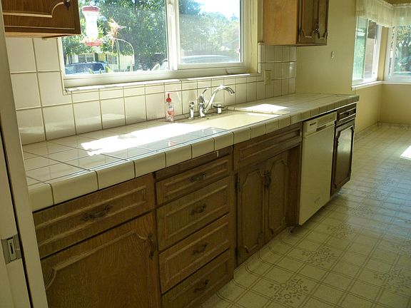 5th image of 2243 Central Park Dr