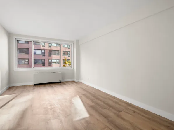 340 East 51st Street image 2 of 11