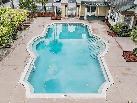 5th image of 17101 CARRINGTON PARK DRIVE #421
