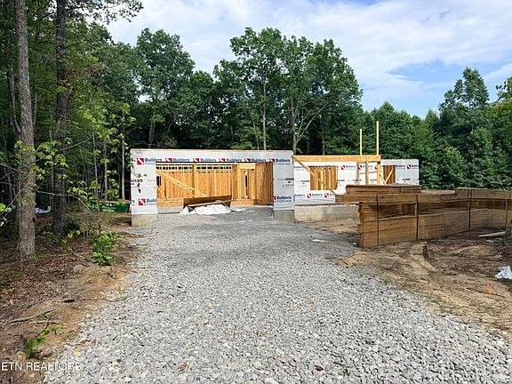 2nd image of 250 Stone Cliff Ln