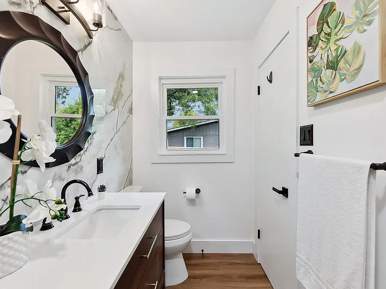 202 E Caddo St — Photo 13