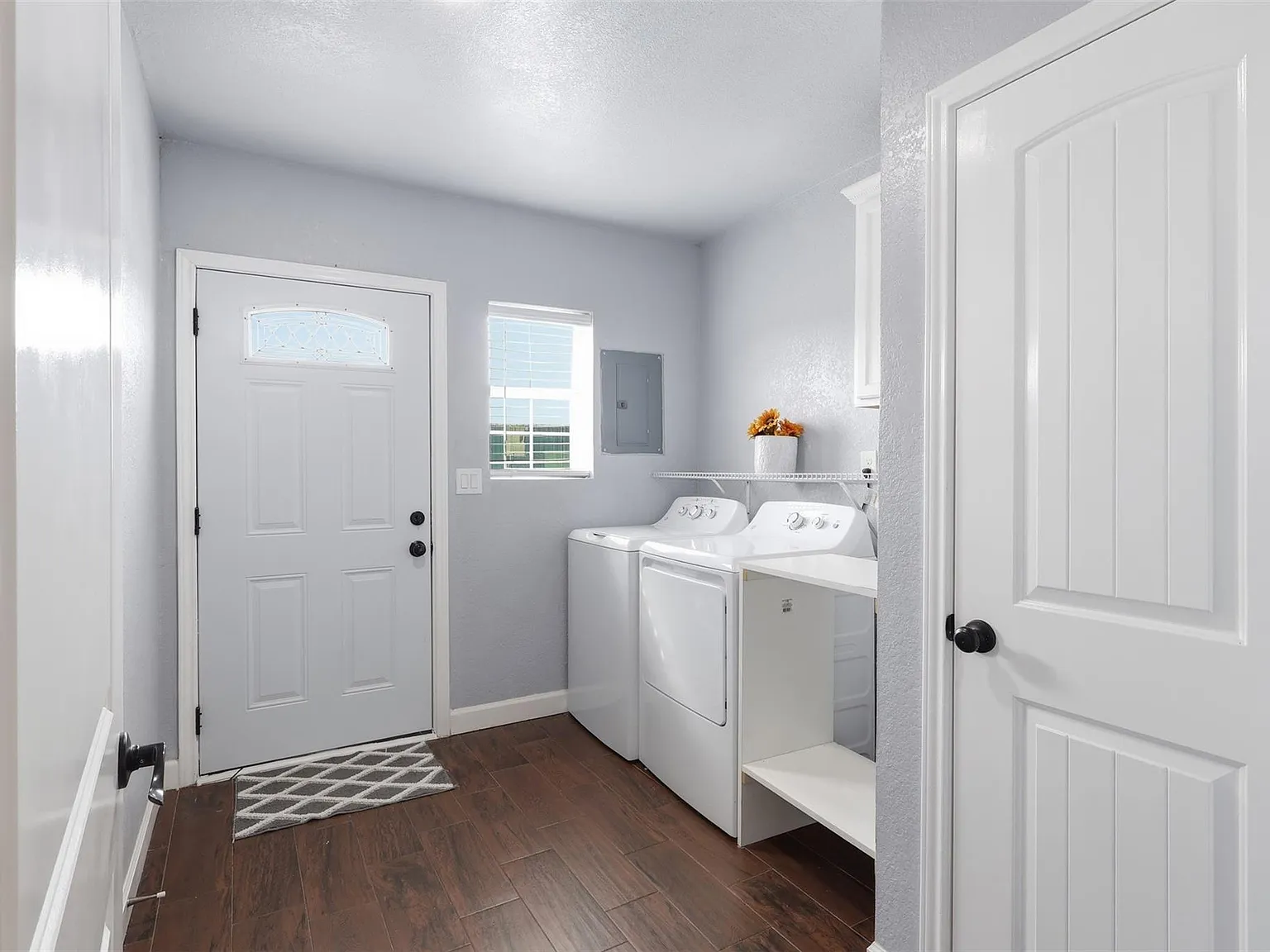 3 bed, 1600 sqft, $1,995 — Photo 1