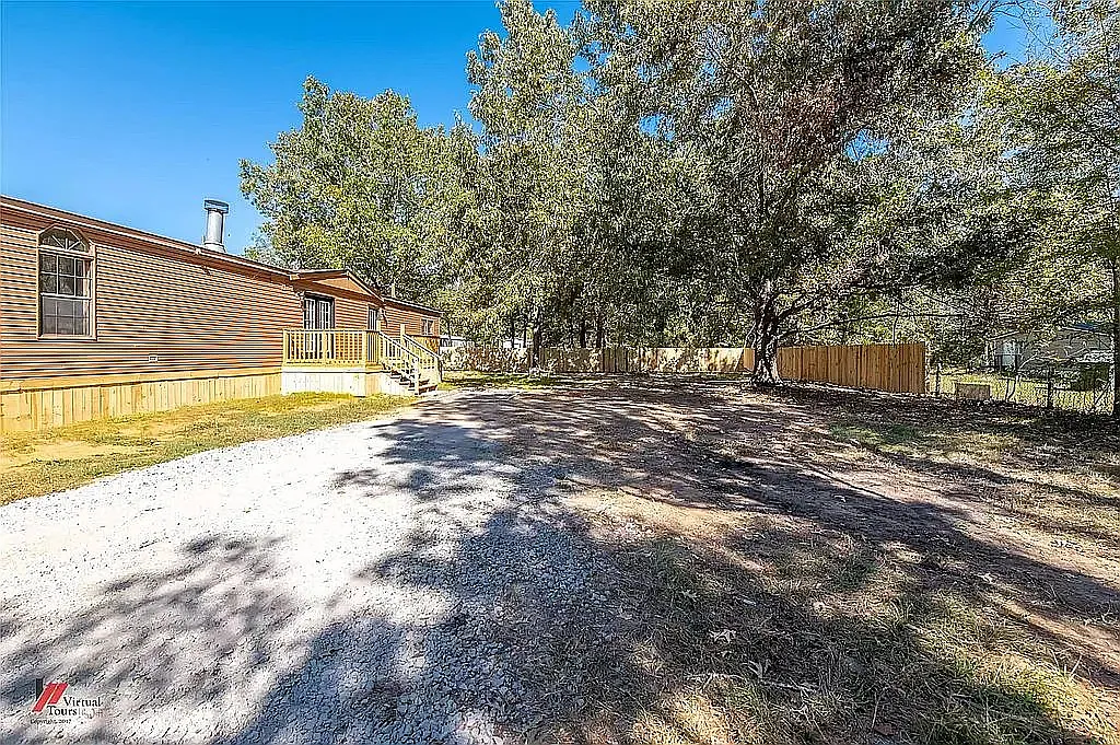 3 bed, 2200 sqft, $1,900 — Photo 3